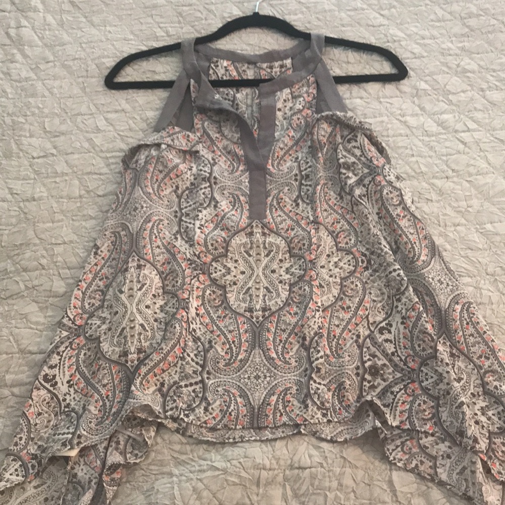 New BCBG Maxazria Grey and Light Pink Top - light and airy, perfect for Summer - Picture 3 of 6
